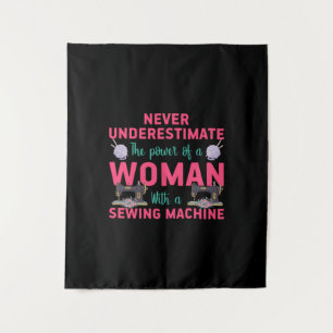 Kantel de kracht van een vrouw met een naaimachine wandkleed