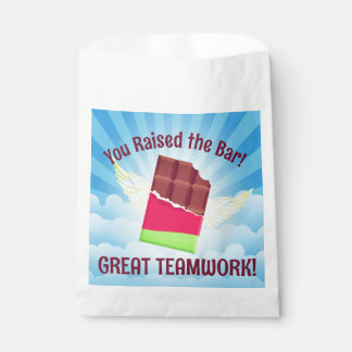 Kantoor behandelt beloningsbeloning werknemer van bedankzakje