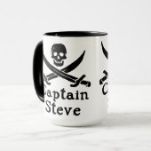 Kapitein Steve Mok (Voorkant links)