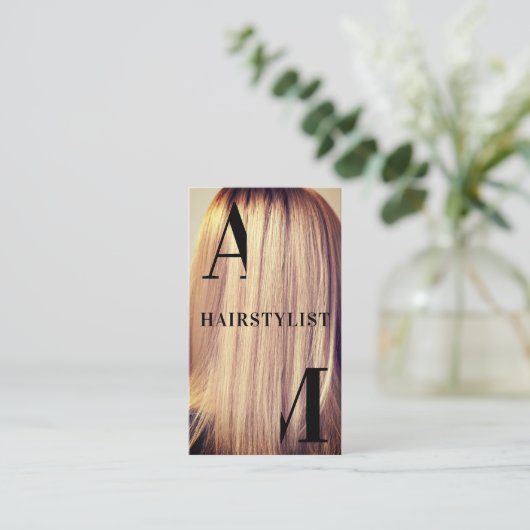 Kapsel cover gigantische initialen visitekaartje