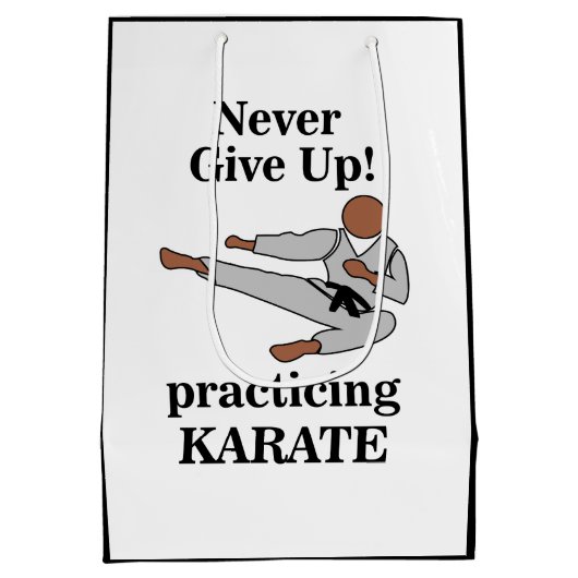 Karate Black Belt nooit opgeven vechtsporten Medium Cadeauzakje (Achterkant)