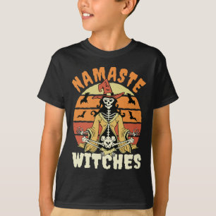 Karate Een Man in anime stijl doet punch karate T-shirt