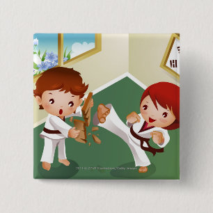 Karate jongen houdt hout vast met een ander brein vierkante button 5,1 cm