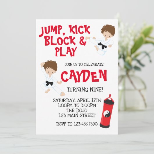 Karate Ninja Rood en Zwart Verjaardag Uitnodiging (Staand voorkant)
