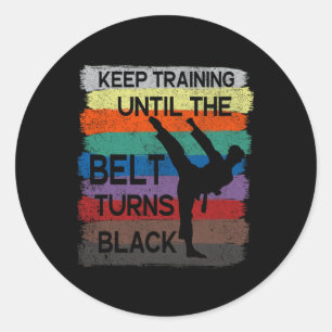 Karate ontwerp blijf trainen tot de band verandert ronde sticker
