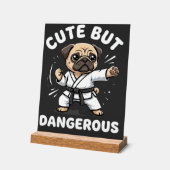 Karateka de mignon mais dangereux Pug (Angle)