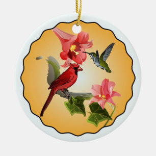 Kardinaal- en kruisvogel met roze gelilies rond keramisch ornament