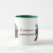 Kardinaal op dennentak met winterbessen mok (Midden)