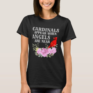 Kardinalen verschijnen wanneer engelen nabij vrouw t-shirt