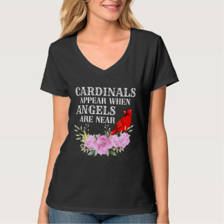 Kardinalen verschijnen wanneer engelen nabij vrouw t-shirt