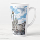 Karlskirche in Wenen, Oostenrijk Latte Mok (Rechts)