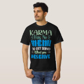 Karma heeft geen menu dat u krijgt wat u verdient t-shirt (Voorkant volledig)