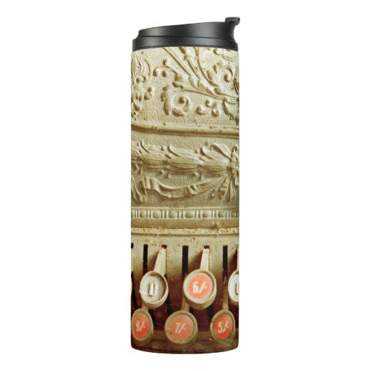 kassenregister, dat onder stof en cobweb valt thermosbeker (Gedraaid links)