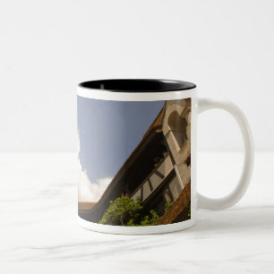 Kasteel Bran uit de 13e eeuw (Kasteel van Dracula) Tweekleurige Koffiemok