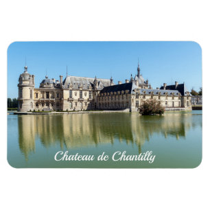 Kasteel van Chantilly met weerspiegeling in het me Magneet