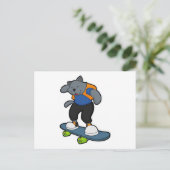 Kat als skateboarder met skateboard briefkaart (Staand voorkant)