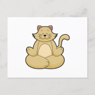 Kat bij yogastrekoefening in kleermakerszit briefkaart
