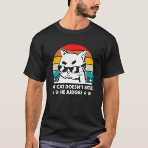 Kat bijt niet Hij beoordeelt kattenliefhebber Grap T-shirt