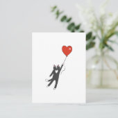 Kat dat aan een ballon drijft - kies achterkleur briefkaart (Staand voorkant)