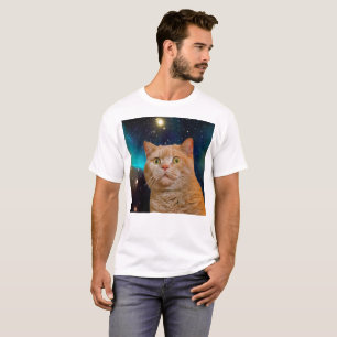 Kat die de ruimte bekijkt t-shirt