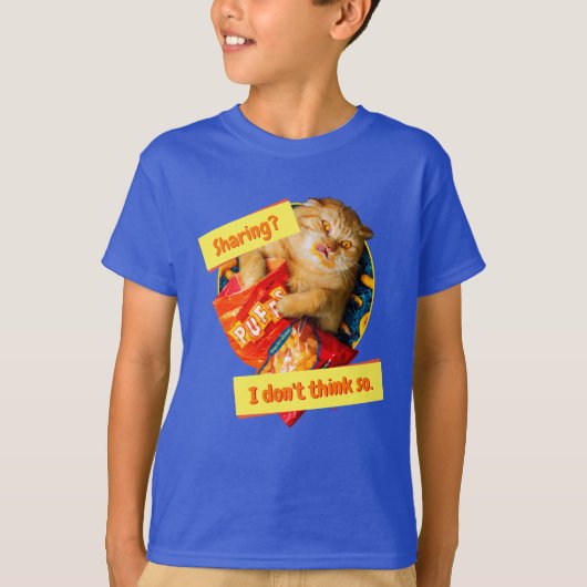 Kat Eating Cheese Puffs T-shirt (Voorkant)