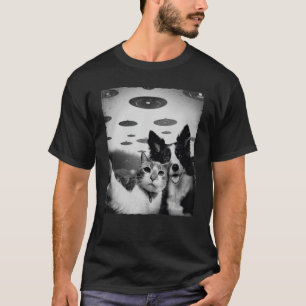 Kat en hond selfie met Alien UFO T-shirt