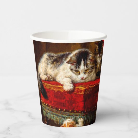 Kat en Kittens spelen met voorzitter Papieren Bekers (Links)