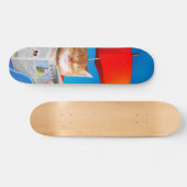 Kat in de krant leest de krant skateboard (Horizontaal)