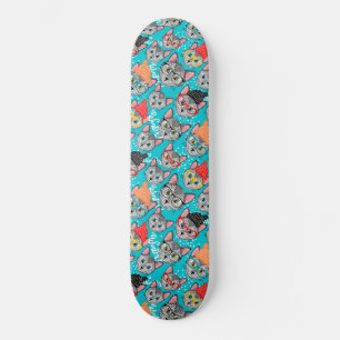 Kat in de pet skateboard
