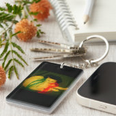 kat in een zwarte bes sleutelhanger (Voorkant Rechts)