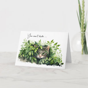 Kat in groene bladeren, Humor van zaterdag Kaart