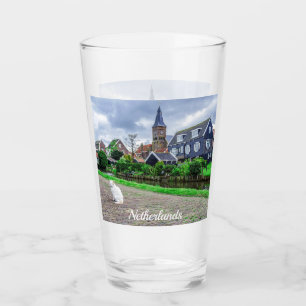 Kat in het traditionele vissersdorp glas
