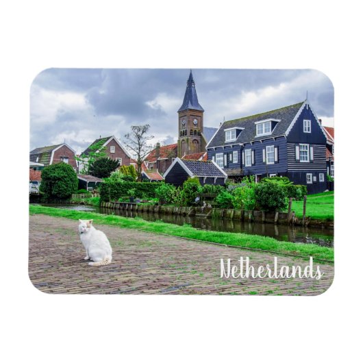 Kat in het traditionele vissersdorp magneet (Horizontaal)