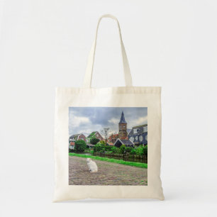 Kat in het traditionele vissersdorp tote bag