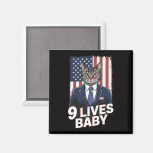 Kat in suite met Trump-haar Amerikaanse vlag 9 lev Magneet