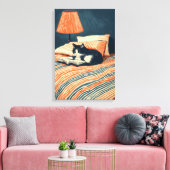 kat lezend in bed canvas afdruk (Insitu (Woonkamer))