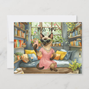 Kat maakt selfie Mis Jou in haar woonkamer Briefkaart