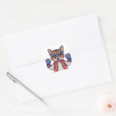 Kat met bokshandschoenen vierkante sticker (Envelop)
