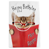 Kat met bril en rood boek medium cadeauzakje (Voorkant)
