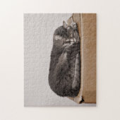 Kat met grijze tablet in de doos legpuzzel (Verticaal)