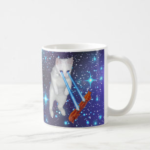 Kat met laserogen die in de ruimte een kookplaat m koffiemok