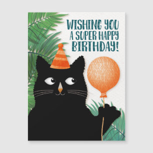 Kat met verjaardagscadeau, pet, ballon en plant