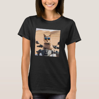 Kat met zonnebril in de Arabische woestijn, overee T-shirt