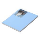 Kat op blauw notitieblok (Gedraaid)