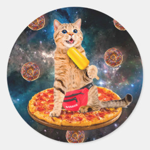 Kat op een pizza die ijs eet ronde sticker
