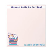 Kat op een Stack of Books Cute Personalized Reader Notitieblok (Voorkant)
