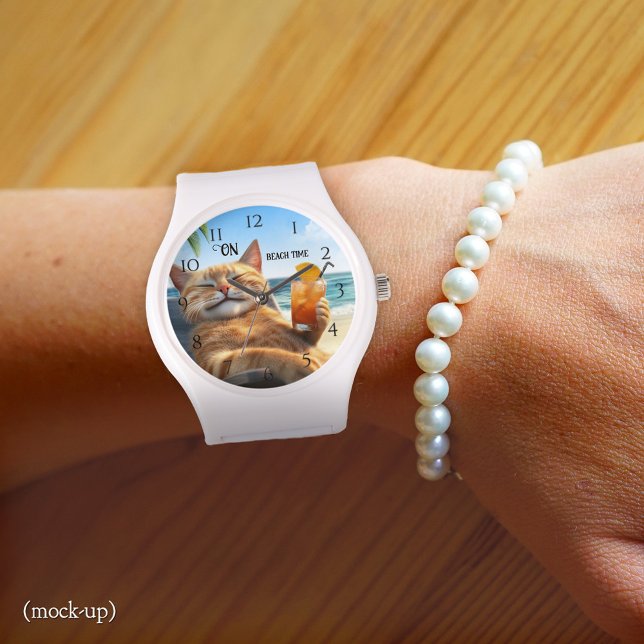 Kat op het strand Zomerzon Horloge (Watch featuring a colorful painting of a kitty enjoying a drink on the beach.)
