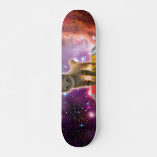 Kat op synthesizers in de ruimte skateboard