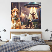 Kat UFO Ontvoering w / Bezorgde Hond op Voorgrond Canvas Afdruk (Insitu (Slaapkamer))