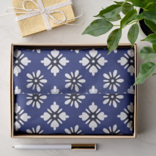 Katazome witte bloemen op indigo tissuepapier